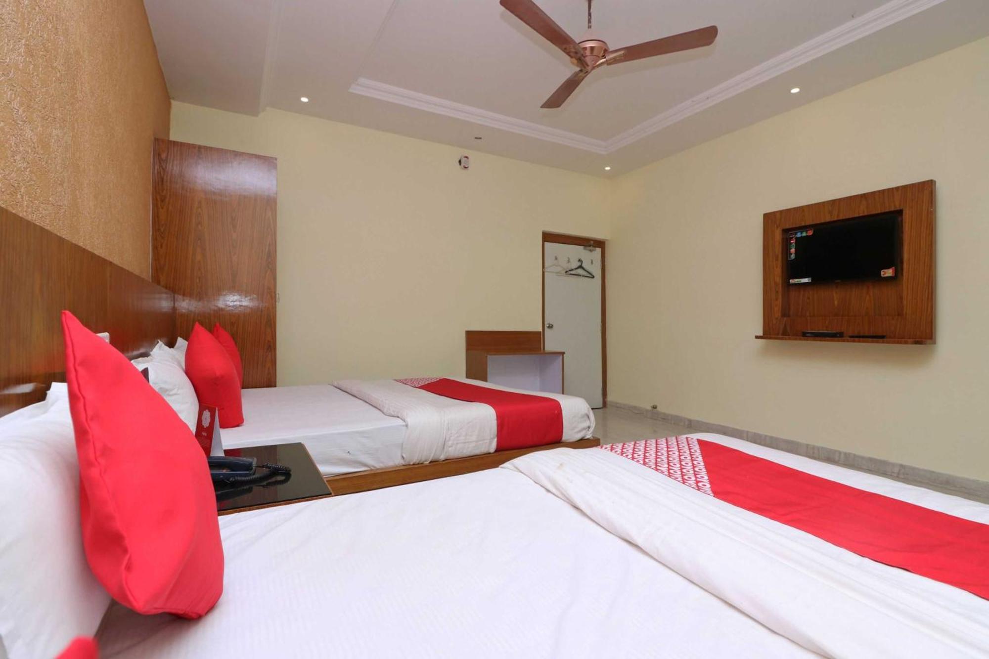 Hotel O G K Palace Bodh Gaya Esterno foto