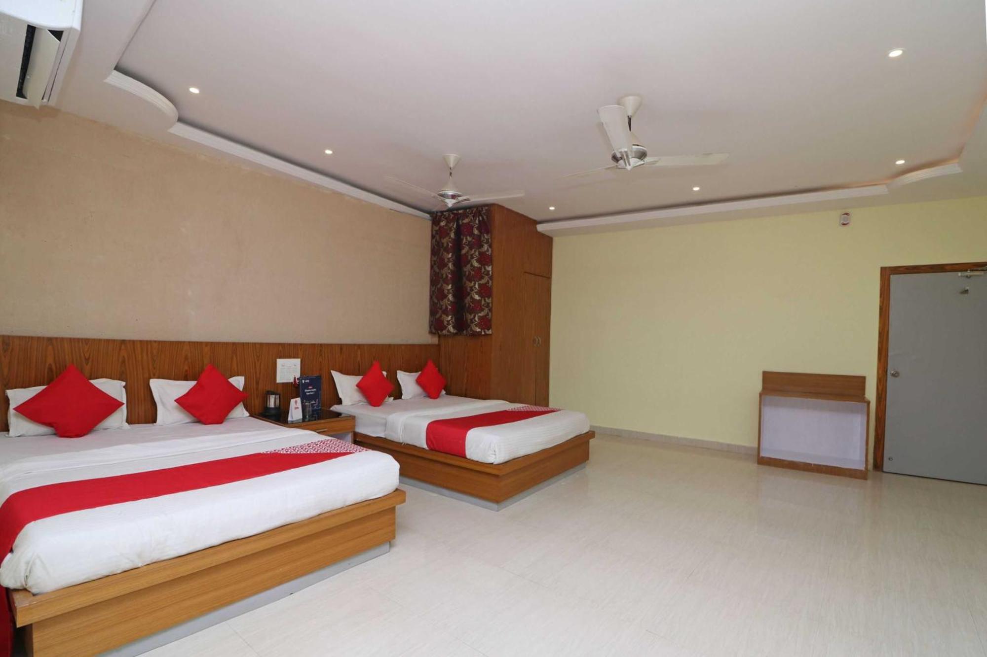 Hotel O G K Palace Bodh Gaya Esterno foto