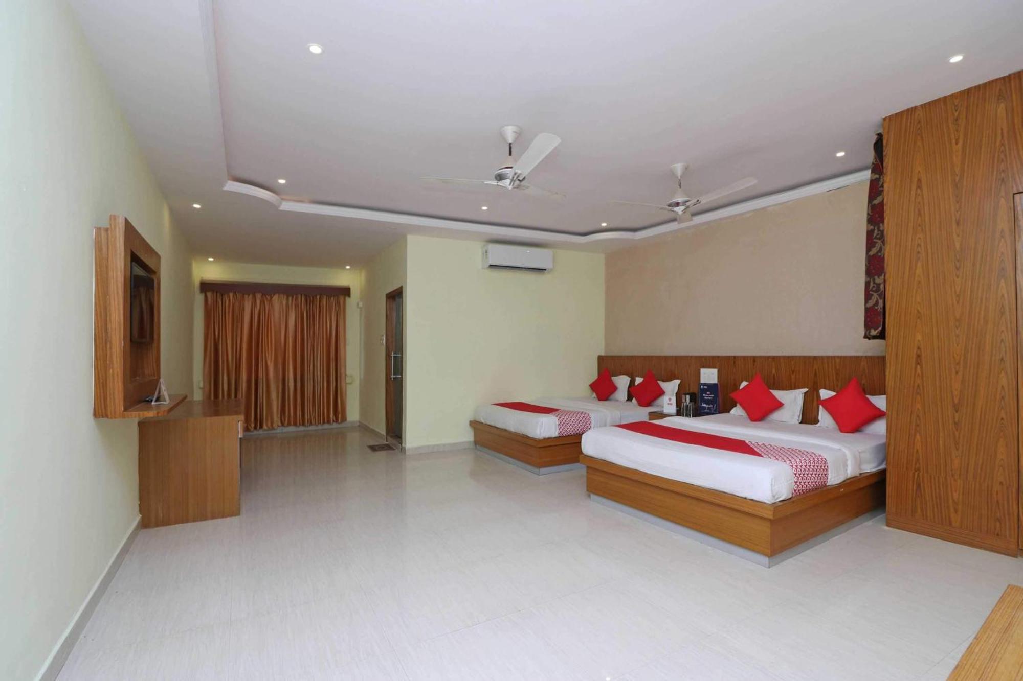 Hotel O G K Palace Bodh Gaya Esterno foto